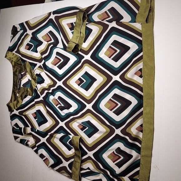 Maggie Barnes Geometric Green & Blue Blouse Size 2X - Picture 1 of 7